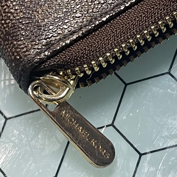 Michael Kors Wallet - Picture 3 of 5